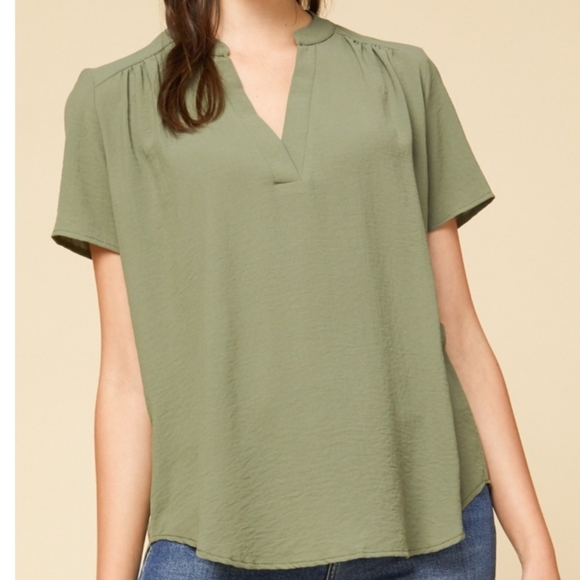 Entro Olive Gree V-Neck Short Sleeve Blouse - Picture 2 of 6